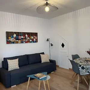  Appartement Pointe Rouge: Petit Cocon Entre Et Colline
