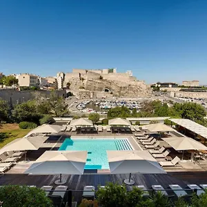 4* מלון Radisson Blu Vieux Port